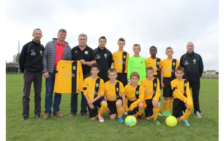 Remise d'un jeu de maillots pour les U13