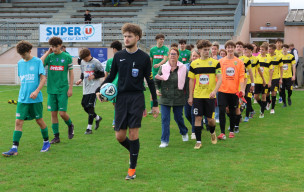 Entrée des joueurs pour octobre rose ( Crédit photo : Gilles Sillé )
