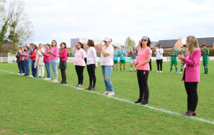 Entrée des joueurs pour octobre rose ( Crédit photo : Gilles Sillé )